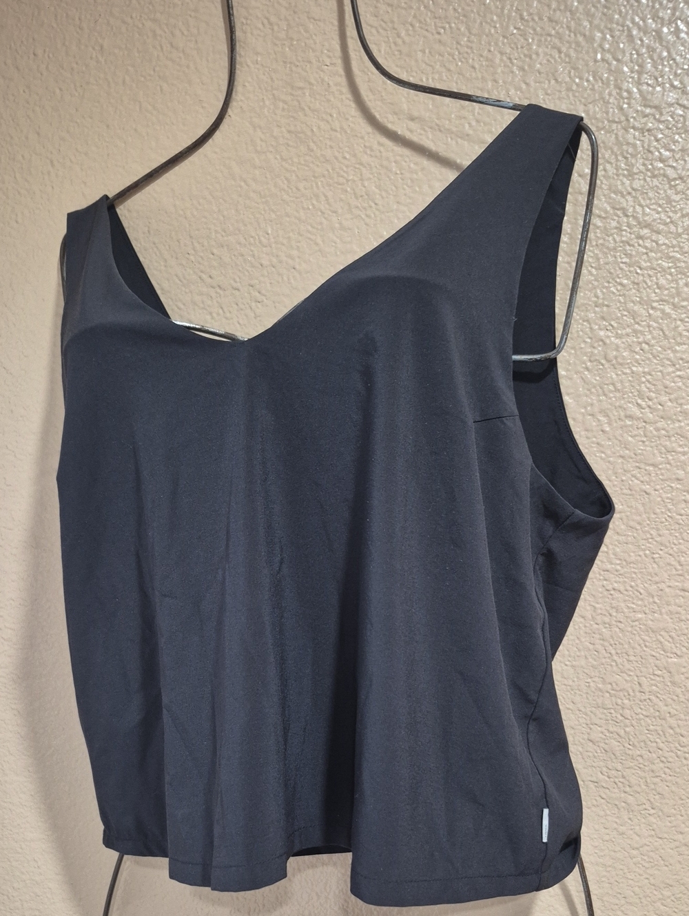 Vuori Classic Black Women’s Tank Top 2 Face